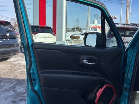 Used 2019 Jeep Renegade Trailhawk image 10