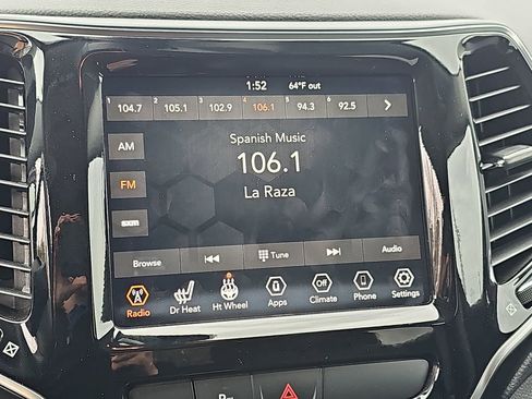 Used 2019 Jeep Cherokee Limited image 22