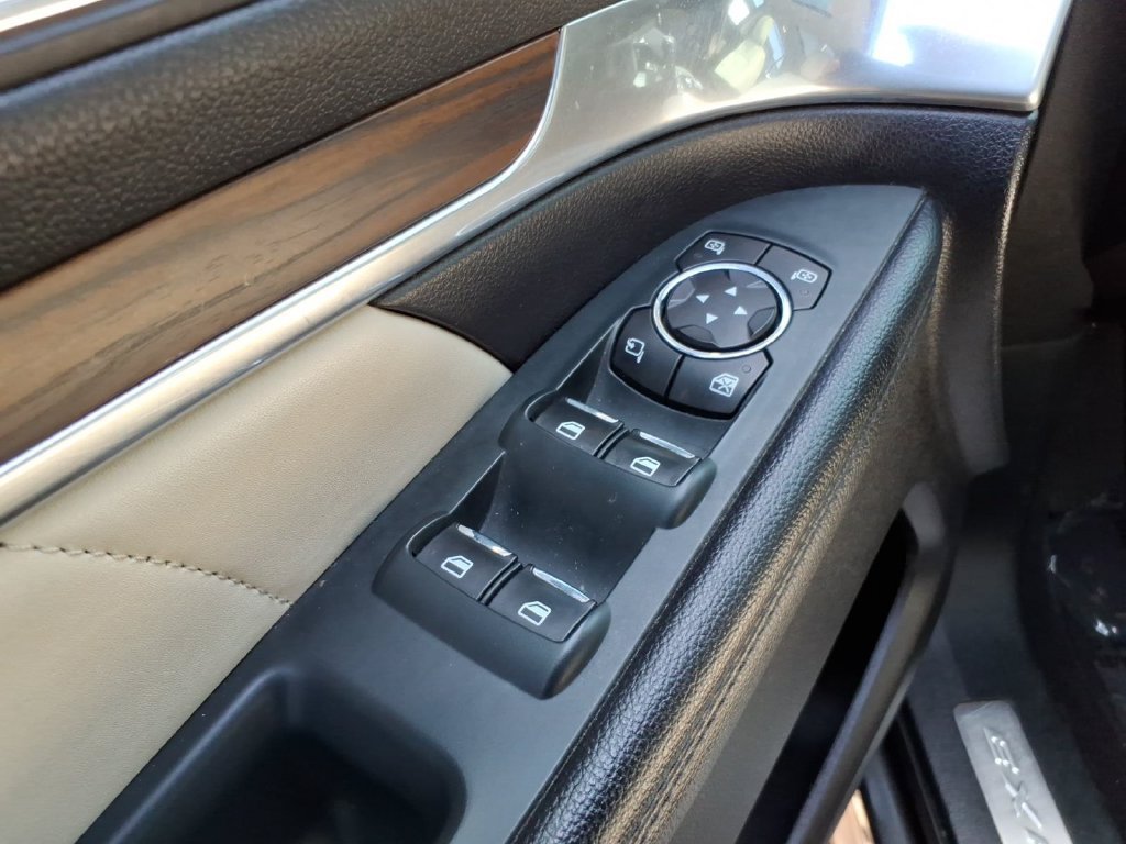 Used 2019 Ford Explorer Limited w/ Limited Luxury Package AWD/4WD image 11