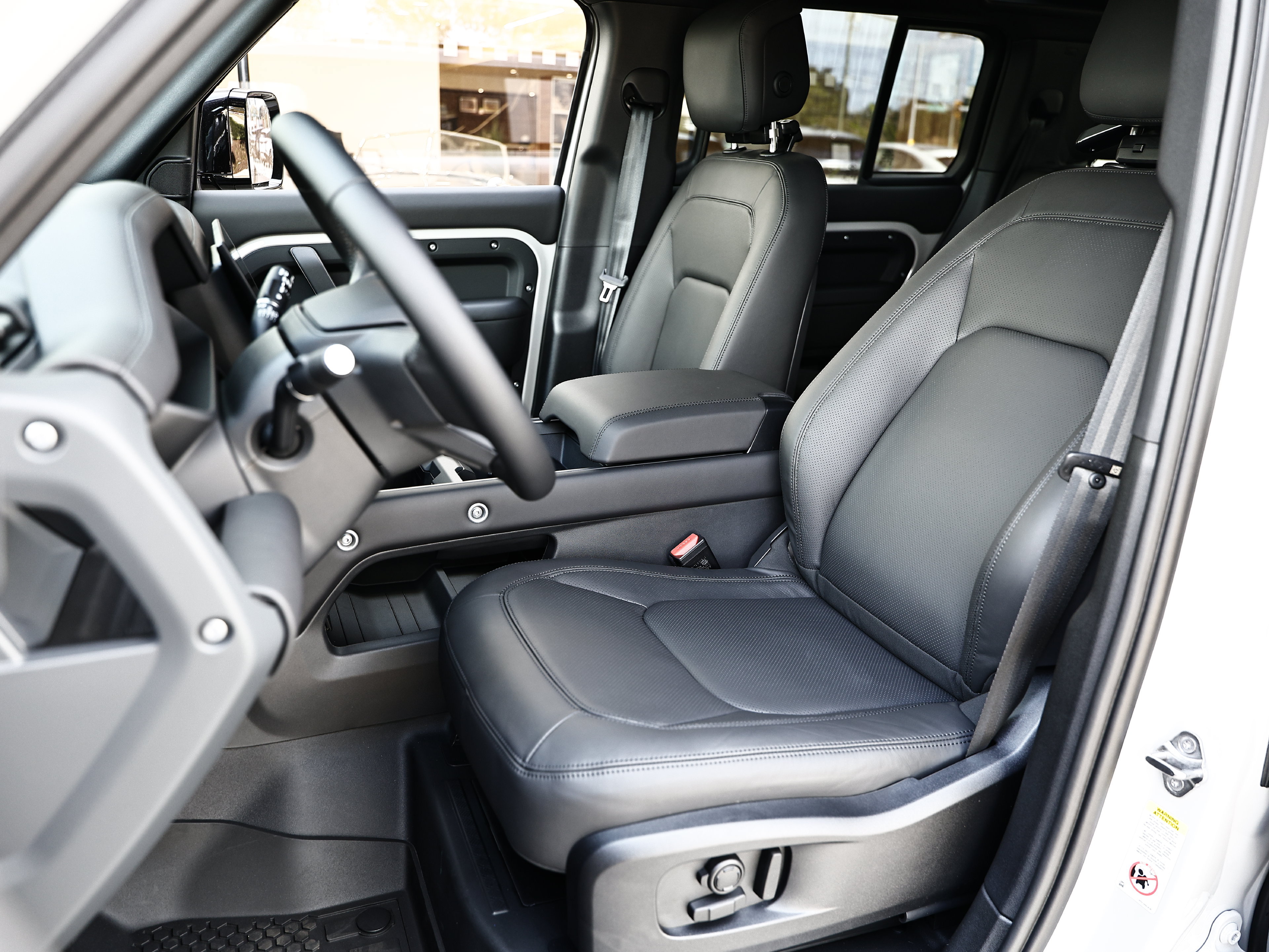 New 2026 Land Rover Defender 110 X-Dynamic SE AWD/4WD image 24