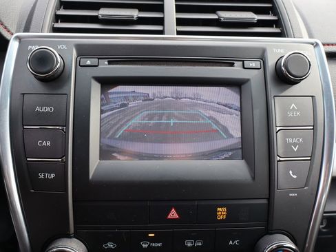 Used 2017 Toyota Camry SE image 16