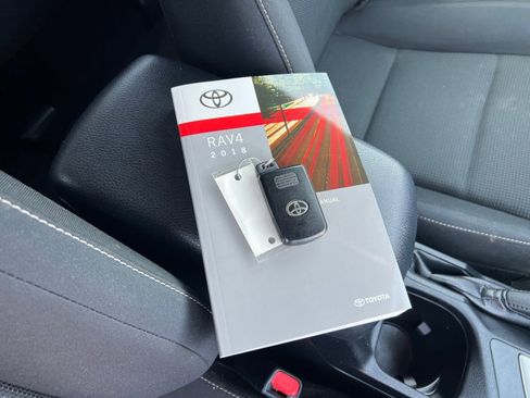 Used 2018 Toyota RAV4 XLE FWD image 37