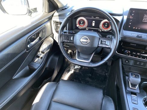 Certified 2025 Nissan Rogue SL w/ SL Premium Package FWD image 16