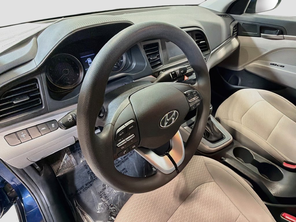 Used 2020 Hyundai Elantra SE FWD image 11