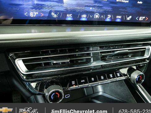 Certified 2025 Chevrolet Traverse LT FWD image 15