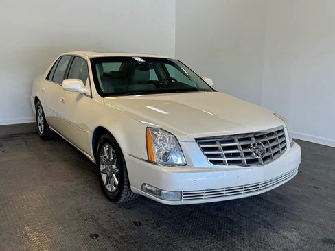 Used 2011 Cadillac DTS Luxury FWD image 3