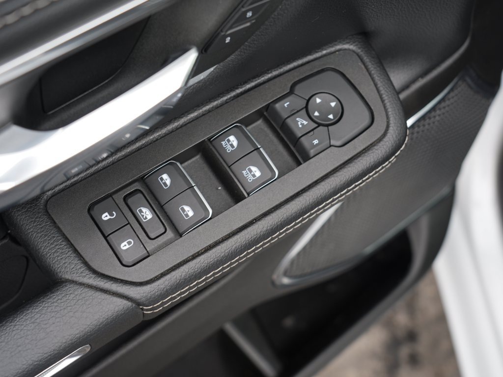 Used 2025 RAM 1500 Laramie AWD/4WD image 17