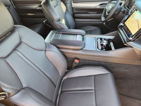 New 2026 Jeep Grand Wagoneer Limited AWD/4WD image 22