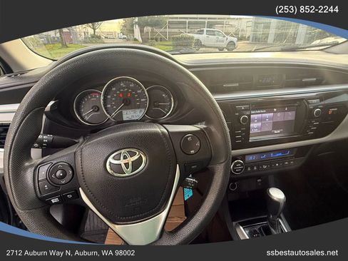 Used 2015 Toyota Corolla LE image 19