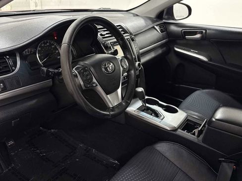 Used 2014 Toyota Camry SE image 12