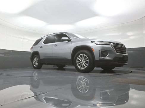 Used 2023 Chevrolet Traverse LT AWD/4WD image 9