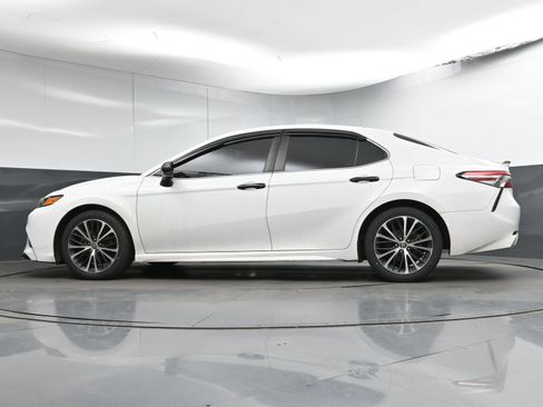 Certified 2020 Toyota Camry SE image 28