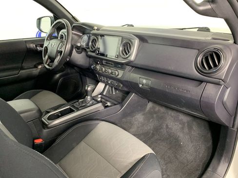 Used 2021 Toyota Tacoma TRD Off-Road w/ Technology Package AWD/4WD image 40