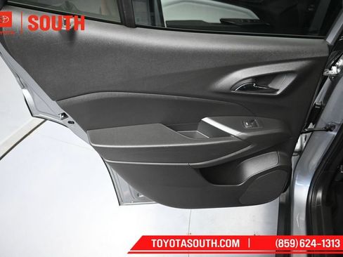 Used 2025 Chevrolet Trax LT w/ LT Convenience Package FWD image 26