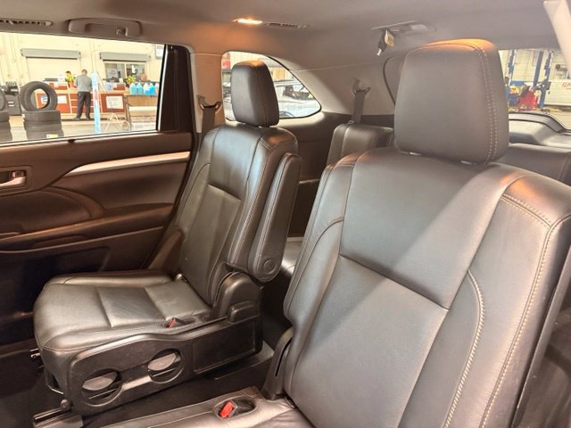 Used 2017 Toyota Highlander XLE w/ Protection Package #3 AWD/4WD image 21