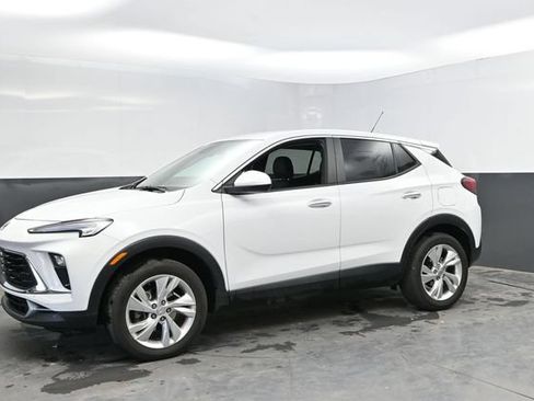 Used 2025 Buick Encore GX Preferred AWD/4WD image 9