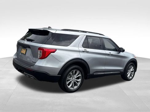 Certified 2023 Ford Explorer XLT w/ Equipment Group 202A AWD/4WD image 9