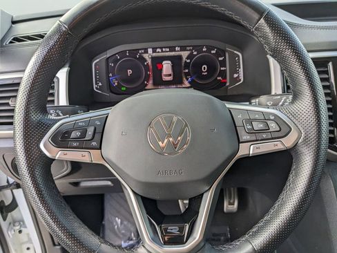 Certified 2022 Volkswagen Atlas SEL R-Line AWD/4WD image 28