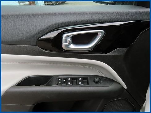 Certified 2025 Jeep Compass Limited AWD/4WD image 12