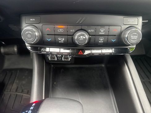 Used 2023 Dodge Durango SXT Launch Edition AWD/4WD image 22