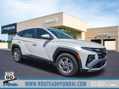 Certified 2025 Hyundai Tucson SE FWD image 1