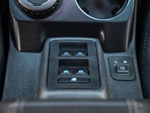 Used 2025 Ford Bronco Badlands image 30