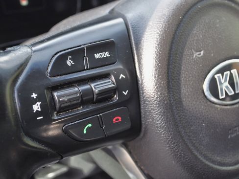 Used 2017 Kia Sorento SX image 12