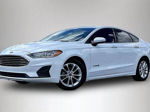 Used 2019 Ford Fusion SE FWD image 2