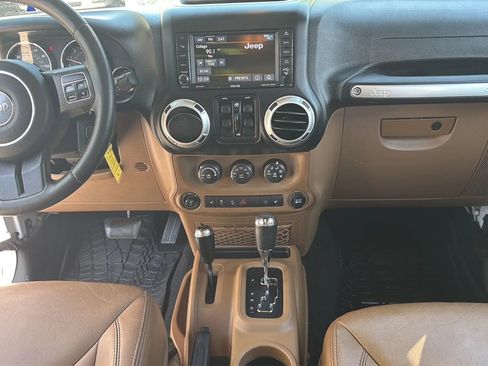 Used 2015 Jeep Wrangler Unlimited Sahara w/ Mopar Chrome Edition Group AWD/4WD image 39