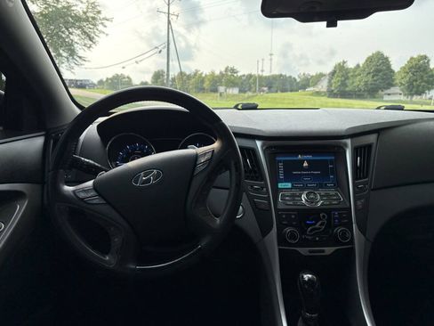 Used 2012 Hyundai Sonata SE w/ Navigation & Sunroof Pkg FWD image 18