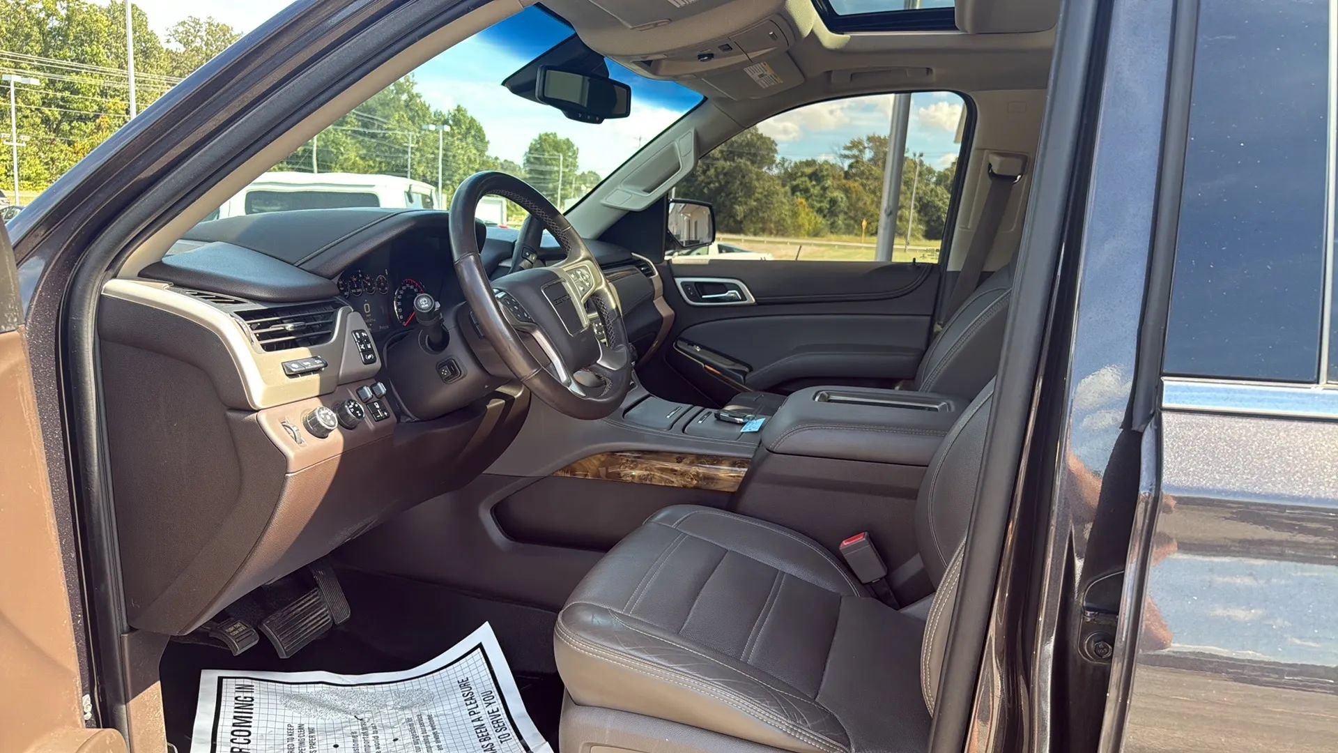 Used 2015 GMC Yukon XL Denali w/ Premium Package AWD/4WD image 21