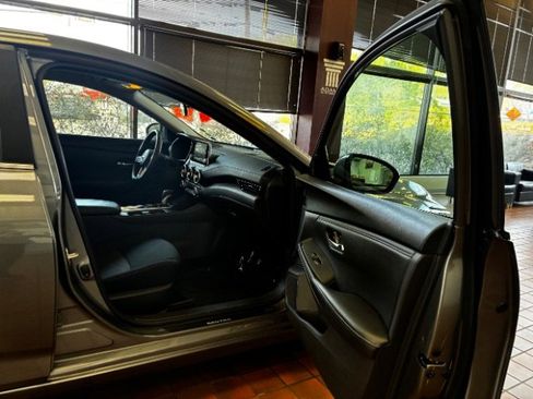 Used 2024 Nissan Sentra SV image 32