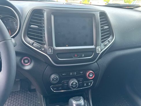 Used 2022 Jeep Cherokee Trailhawk w/ Premium Leather Package AWD/4WD image 12
