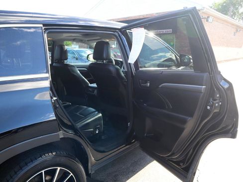 Used 2018 Toyota Highlander SE AWD/4WD image 14