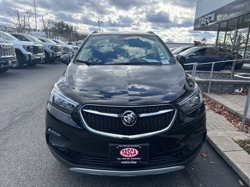 Used 2022 Buick Encore Preferred w/ Safety Package image 2