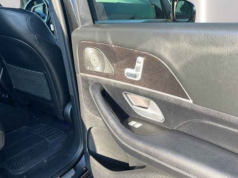 Used 2024 Mercedes-Benz GLS 450 4MATIC image 18