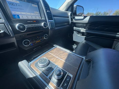 Used 2018 Ford Expedition Max Platinum AWD/4WD image 29