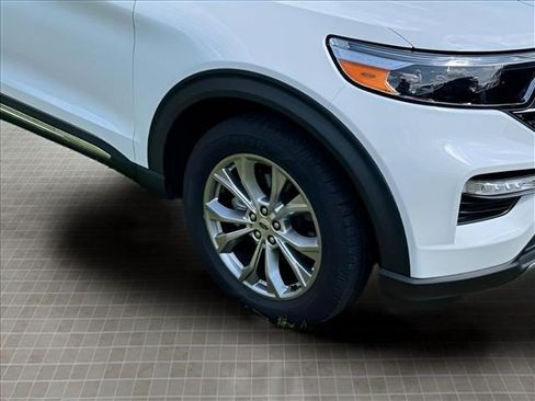 Used 2020 Ford Explorer XLT w/ Equipment Group 202A AWD/4WD image 11