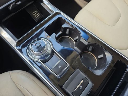 Used 2019 Ford Edge Titanium AWD/4WD image 28