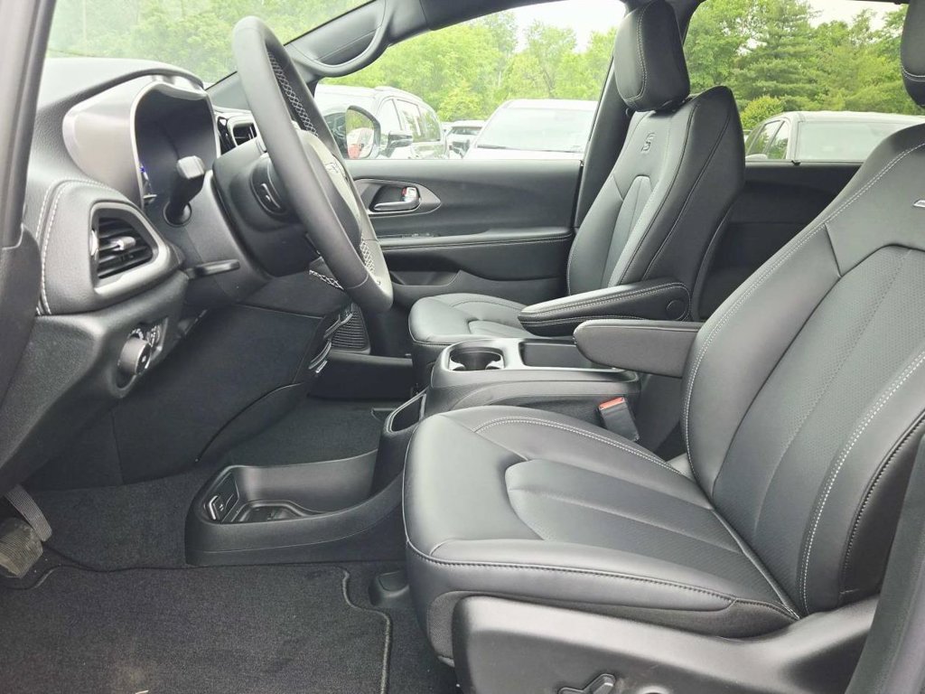 New 2026 Chrysler Pacifica Select w/ S Appearance Package FWD image 14