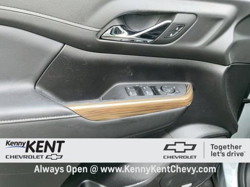 Certified 2023 GMC Acadia SLE w/ Driver Convenience Package image 26