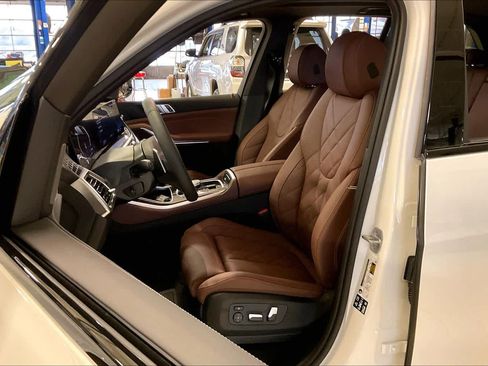 New 2026 BMW X5 xDrive40i w/ M Sport Package image 9