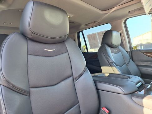 Used 2020 Cadillac Escalade Luxury AWD/4WD image 28