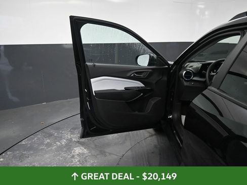Used 2025 Chevrolet Trax LT image 25