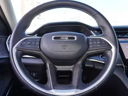 Used 2022 Jeep Grand Cherokee L Limited w/ Black Appearance Package AWD/4WD image 25