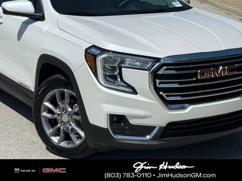 Used 2022 GMC Terrain SLT w/ LPO, Floor Liner Package AWD/4WD image 7