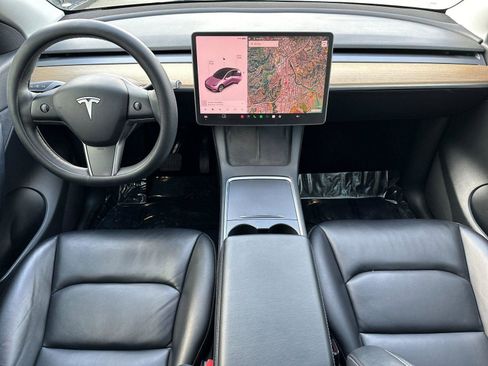 Used 2022 Tesla Model Y Long Range image 12