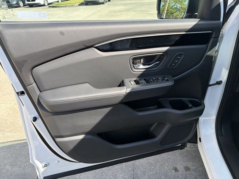 New 2025 Honda Pilot EX-L image 13