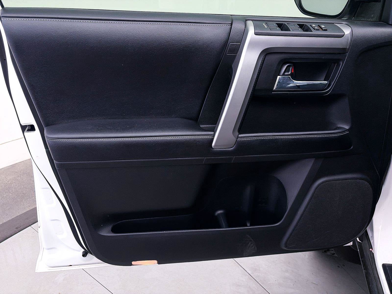 Used 2018 Toyota 4Runner SR5 AWD/4WD image 14