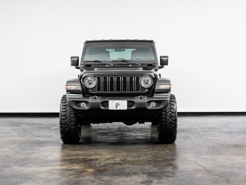 Used 2025 Jeep Wrangler Unlimited Sport AWD/4WD image 2